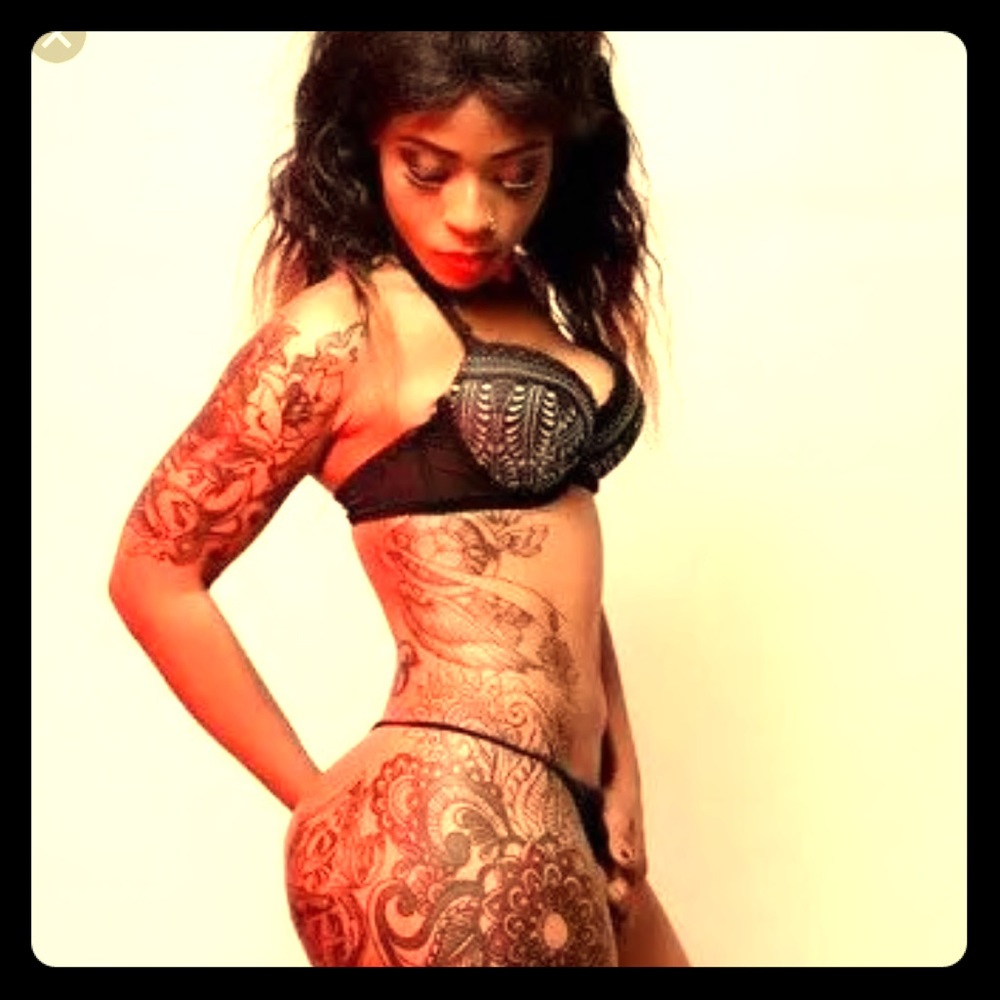 Meet your Posher, Donyae